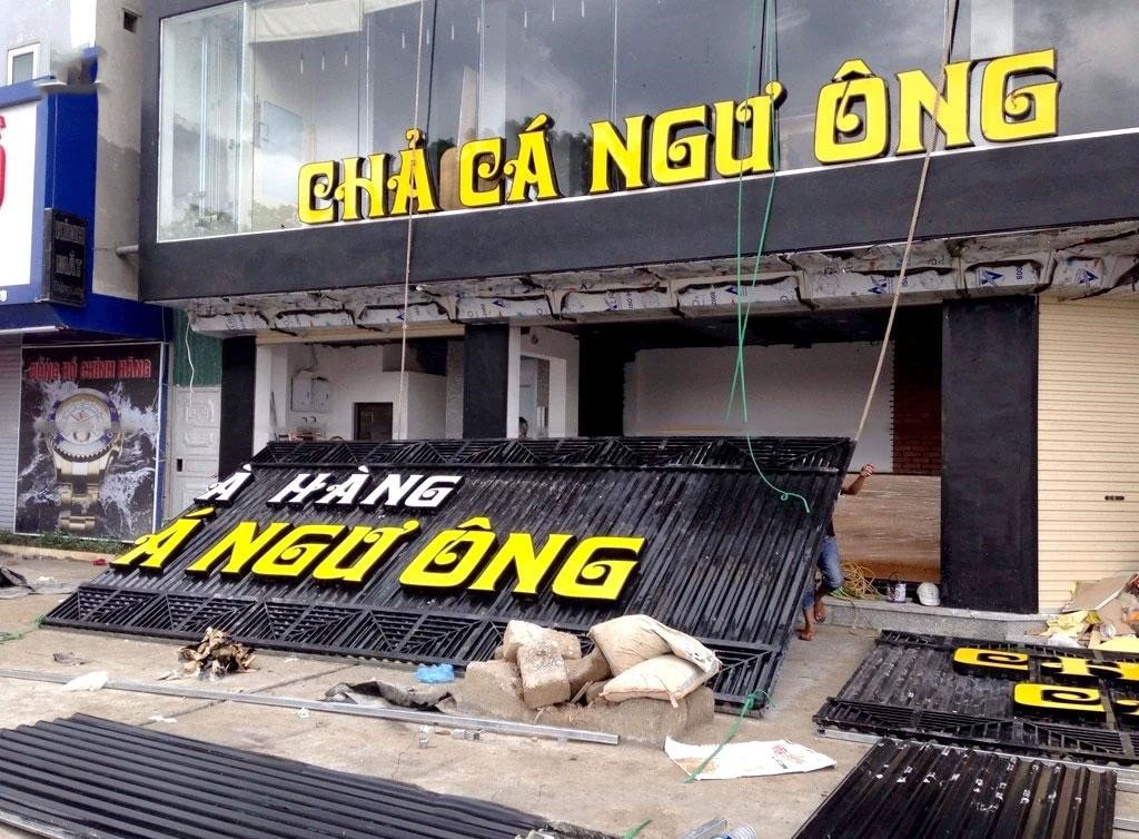 Thi công biển quảng cáo giá rẻ.
