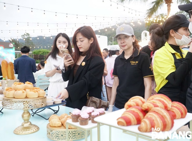 Người dân và du khách sẽ được trải nghiệm ẩm thực tại lễ hội Food tour. Ảnh: NGỌC HÀ