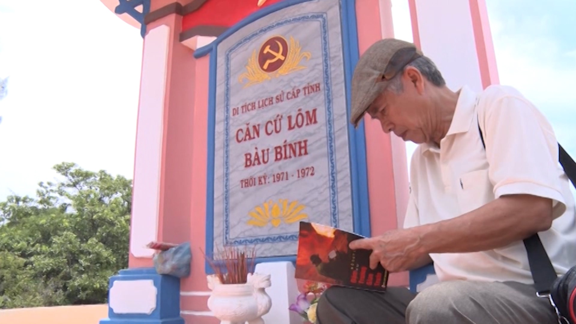 Nha van HDL tro lai Bau Binh