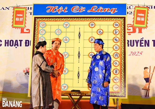 Hội cờ làng. Ảnh: ĐOÀN HẠO LƯƠNG
