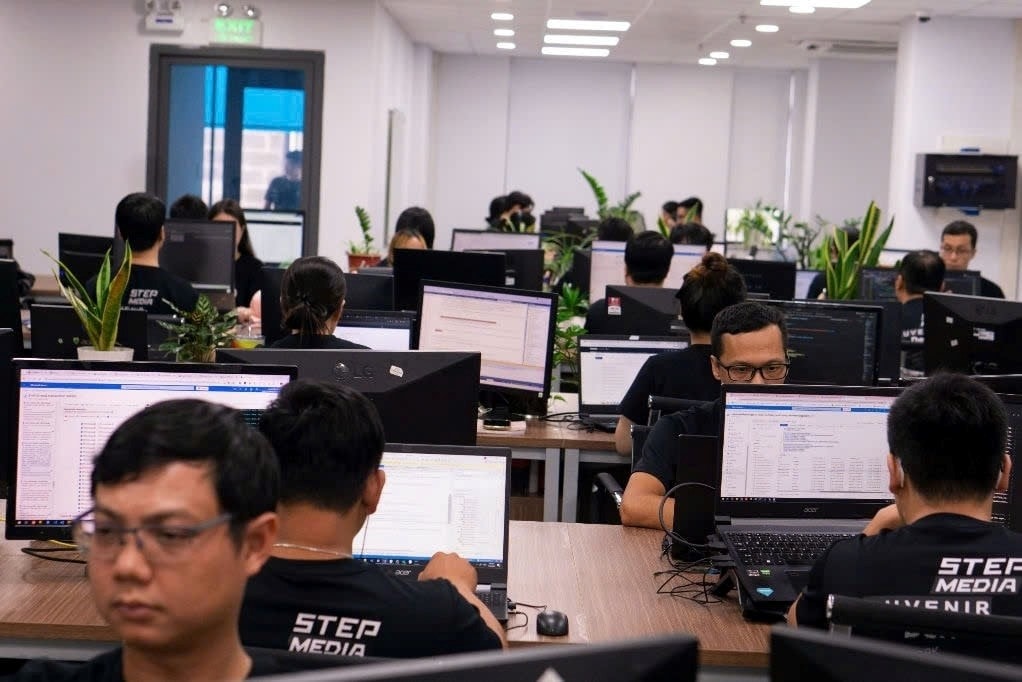 Đội ngũ kỹ sư phần mềm chuyên nghiệp.