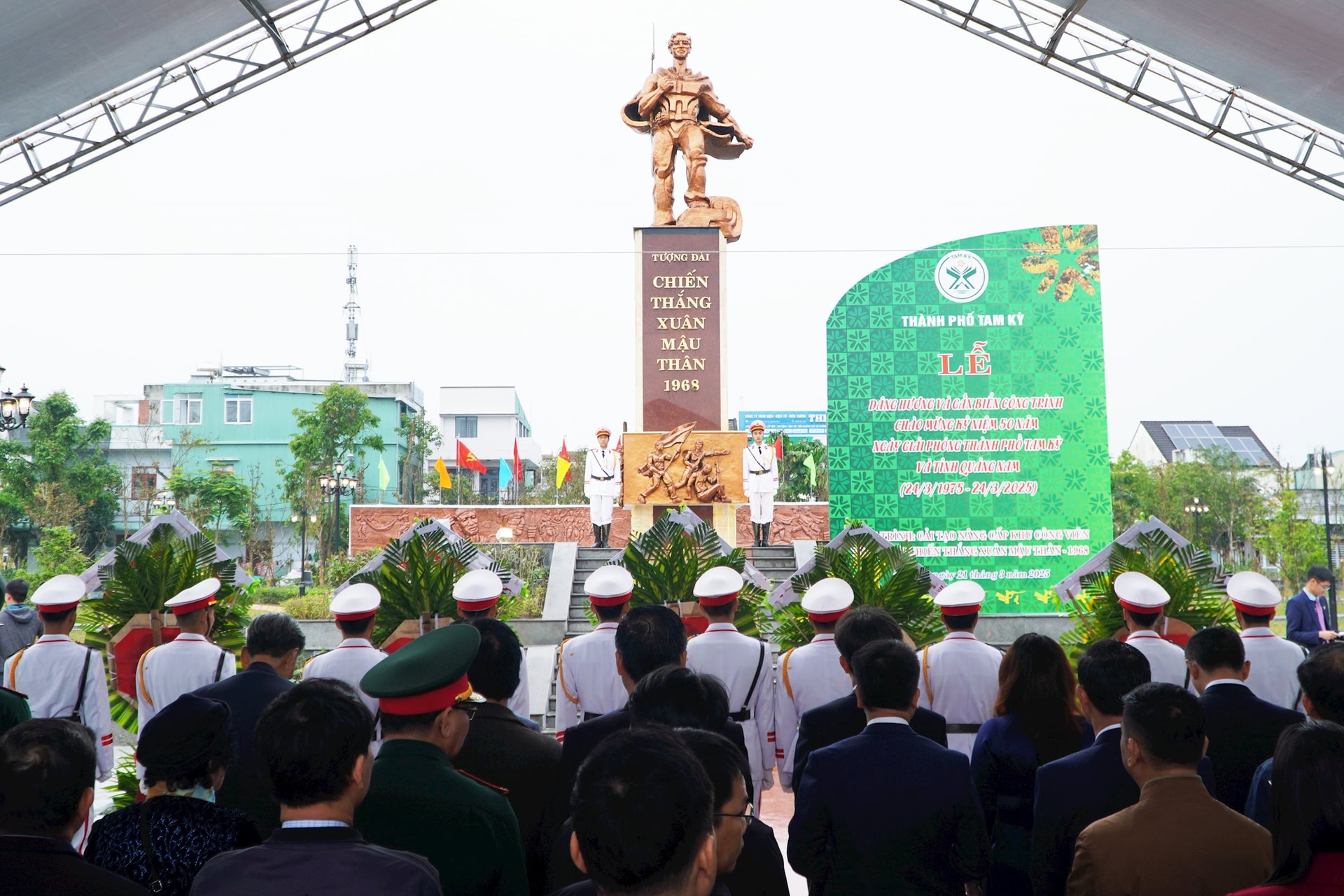 Quang cảnh trang nghiêm tại Tượng đài Chiến thắng Mậu Thân 1968. Ảnh: PHAN VINH.jpg