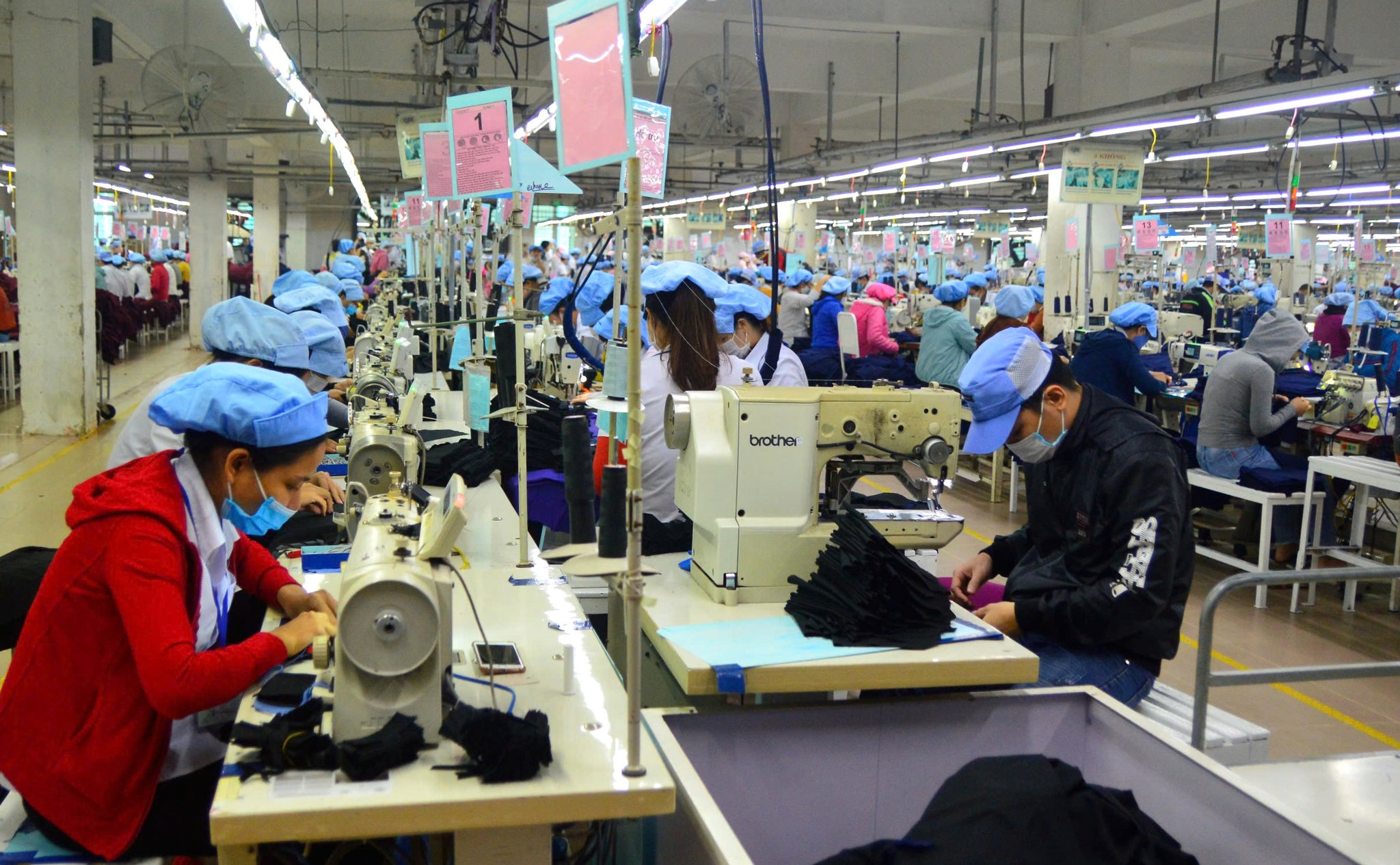 Sản xuất tại Công ty CP Dệt may 29-3. Ảnh: M.QUẾ