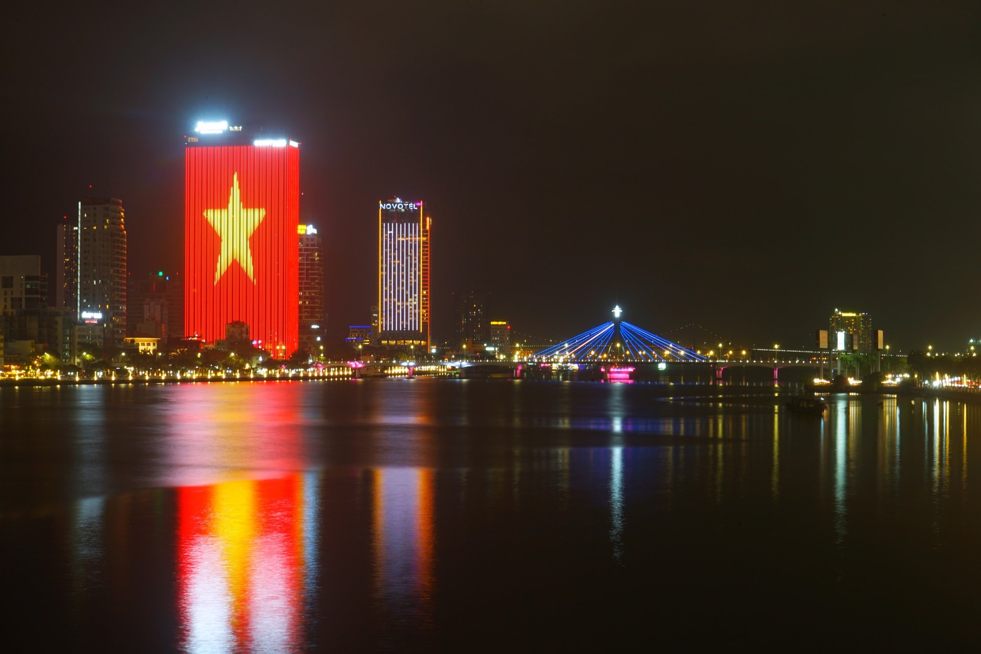 Cầu quay Sông Hàn - cây cầu biểu tượng của thành phố, được xây dựng từ chủ trương 