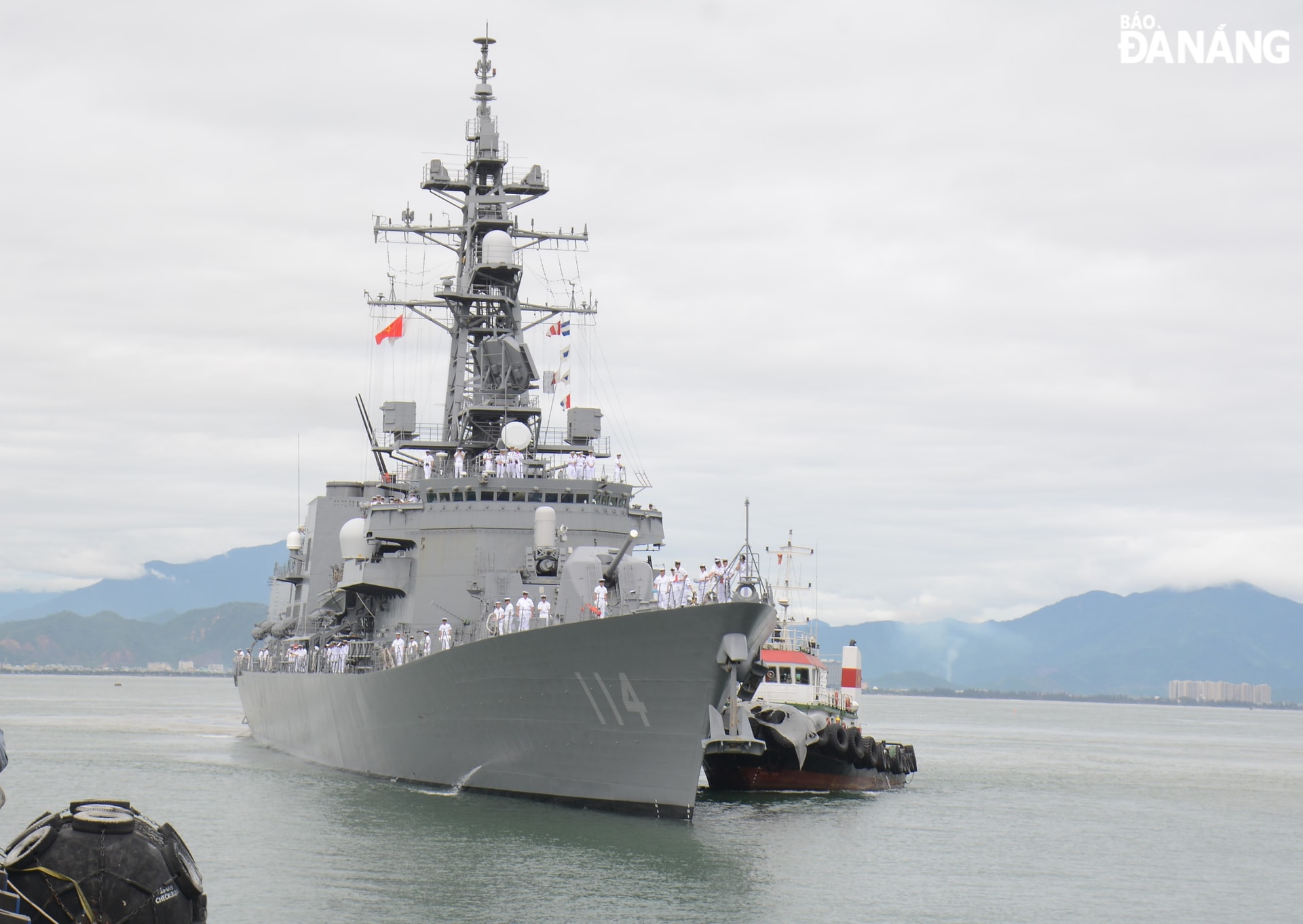 Tàu huấn luyện Suzunami tại cảng Tiên Sa. Ảnh: LÊ HÙNG