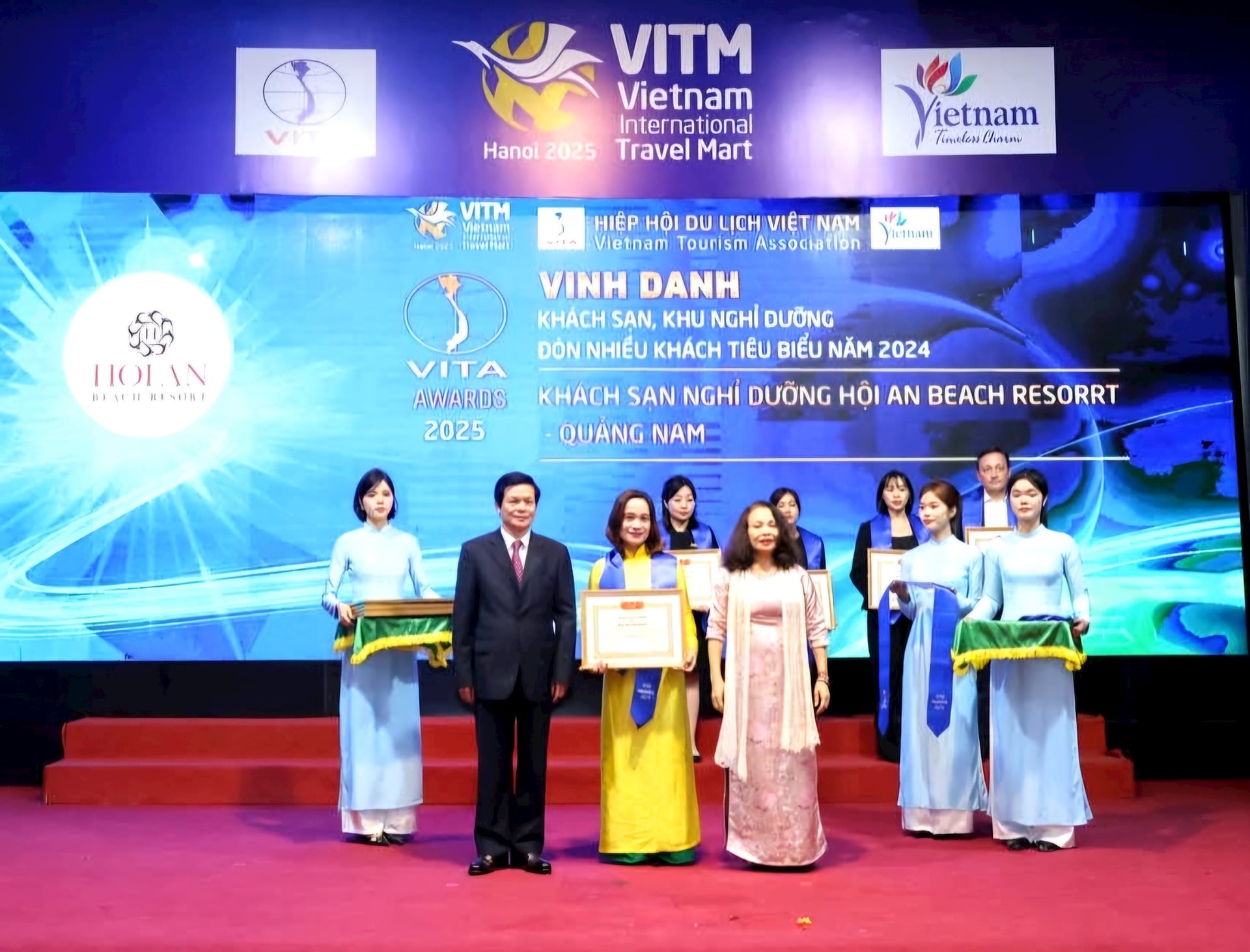 hoian-beach.jpg