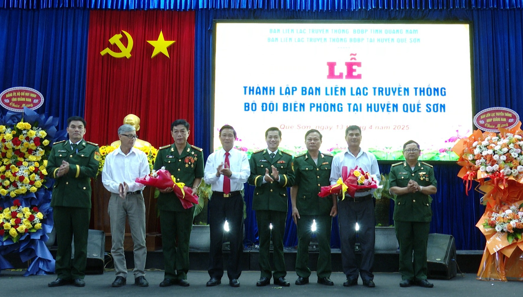 ra mat ban lien lạc