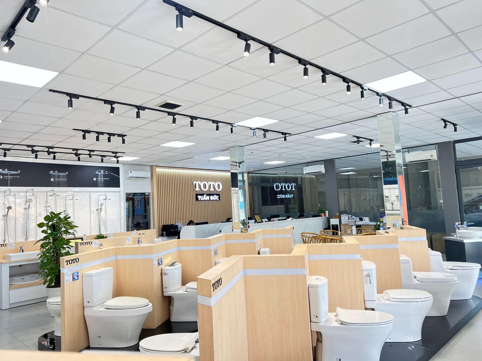 Cải tiến không gian trưng bày showroom TDM Tuấn Đức.