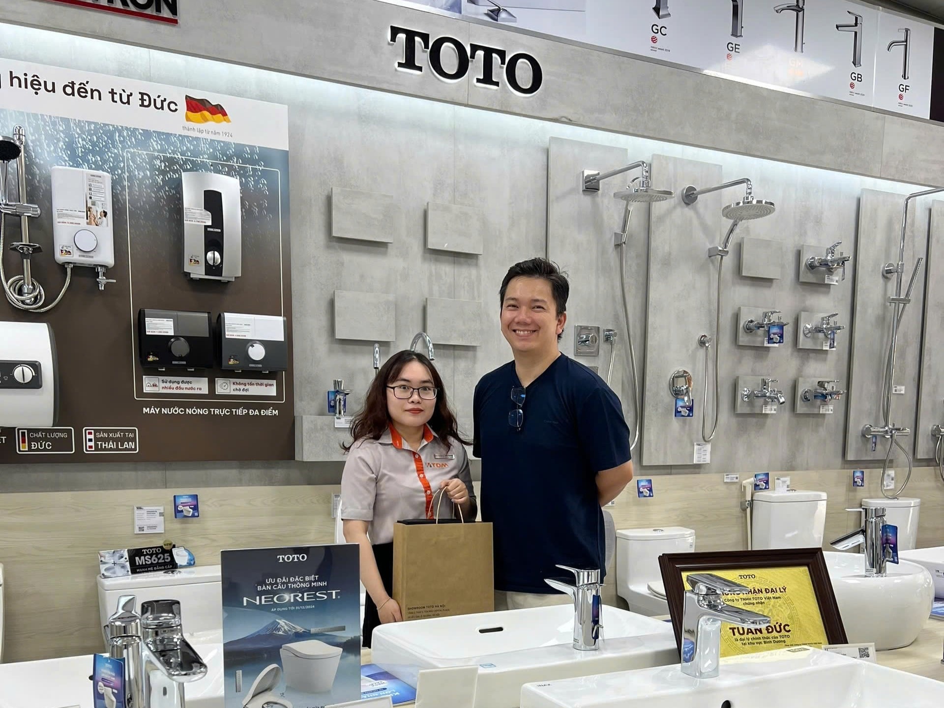 Tư vấn và chăm sóc khách hàng tại showroom TDM Tuấn Đức quận 7, TP. Hồ Chí Minh