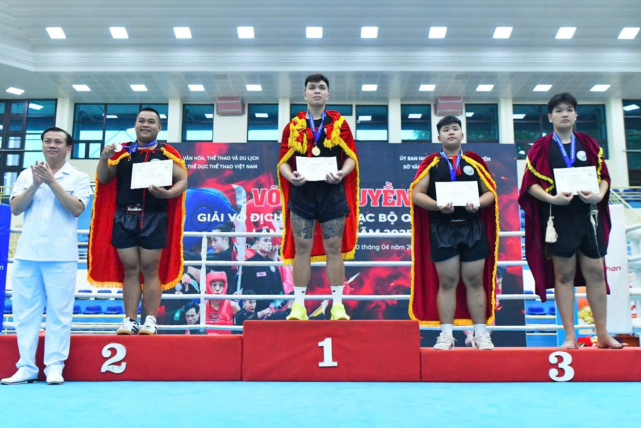 HC Vàng đối kháng_Doãn Đình Phong