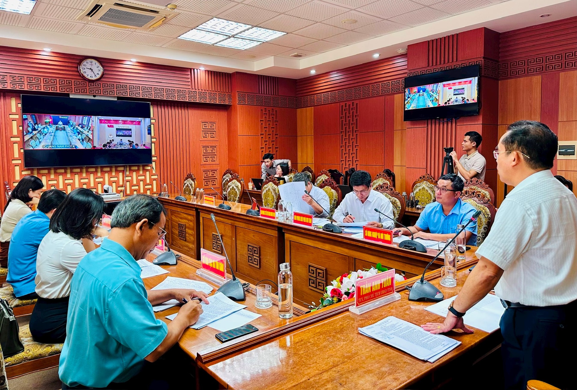 Các đại biểu tham dự cuộc họp tại điểm cầu tỉnh. Ảnh: ĐĂNG NGUYÊN