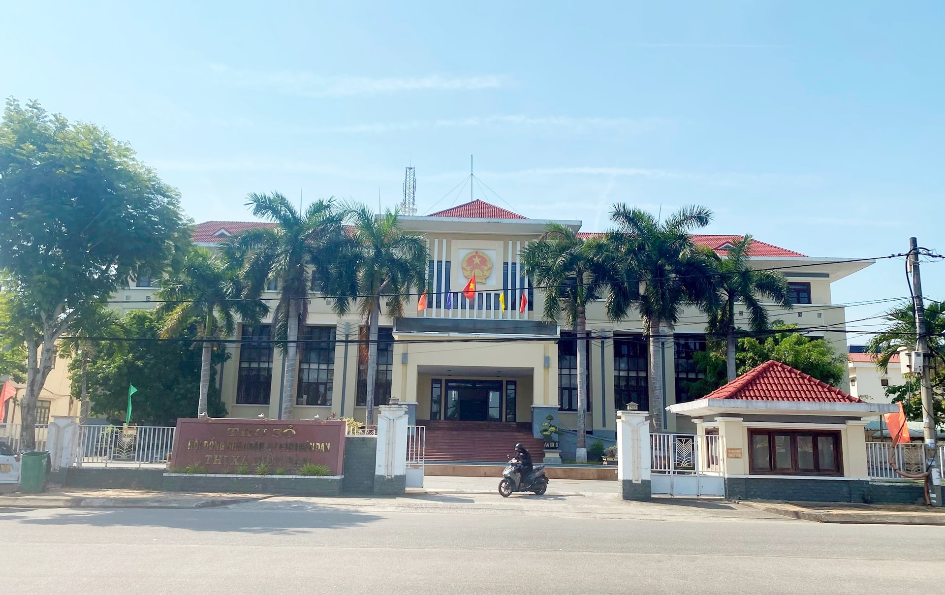 Trụ sở làm việc của UBND thị xã Điện Bàn sẽ được giao về cho phường Điện Bàn mới. Ảnh: VĨNH LỘC