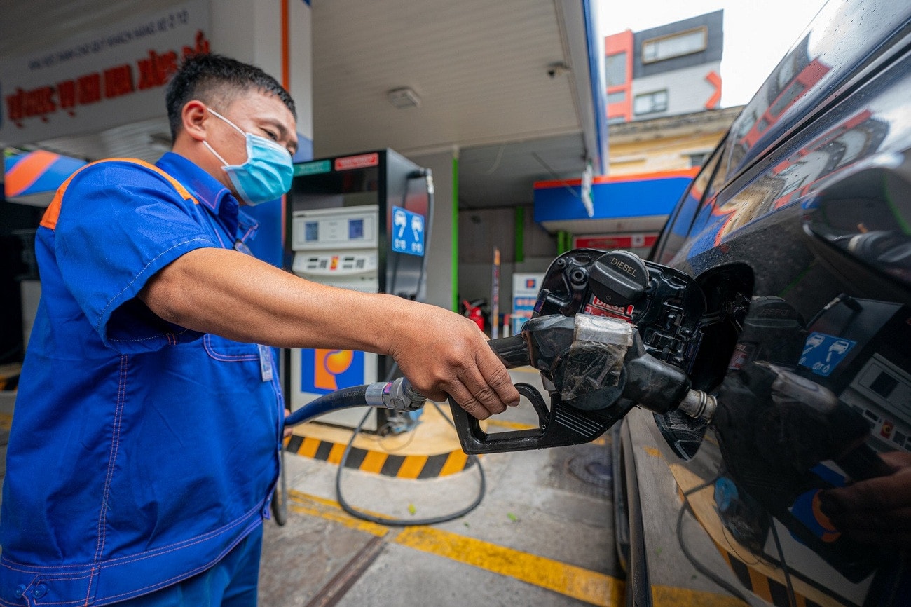 Giá xăng dầu hôm nay 7/5: Dầu thô leo dốc