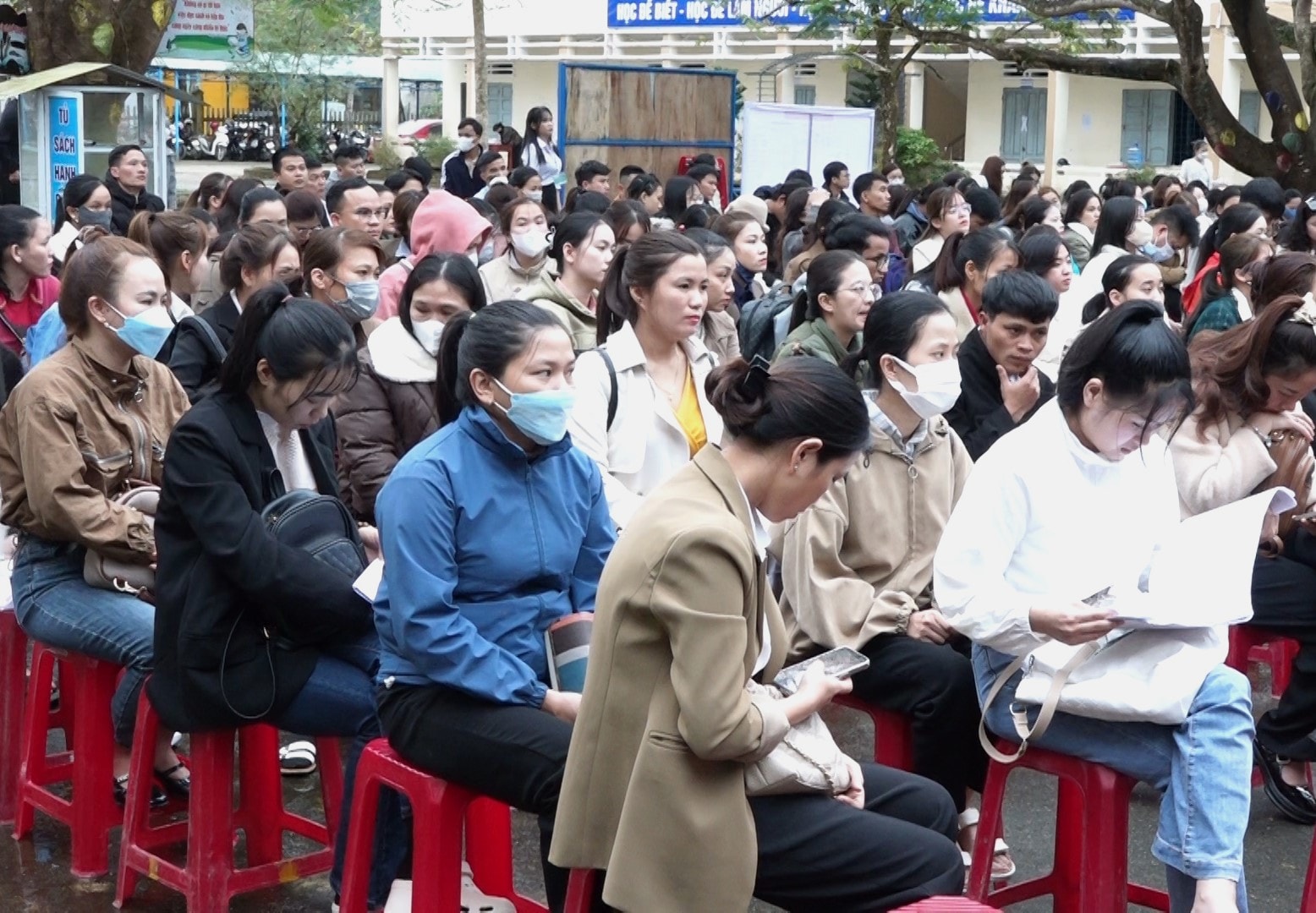 Thi sinh du vong 2