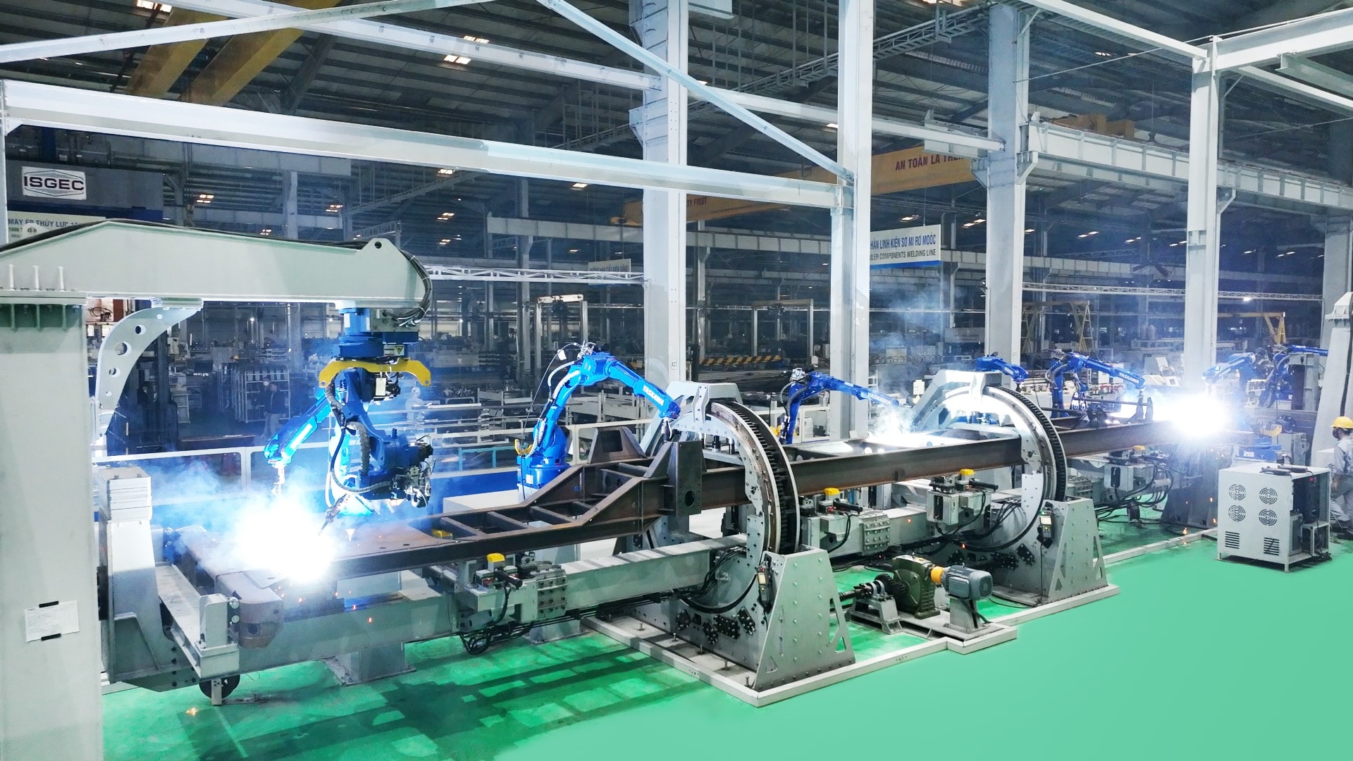 2. Hệ thống robot hàn tự động tại Trung tâm Cơ khí