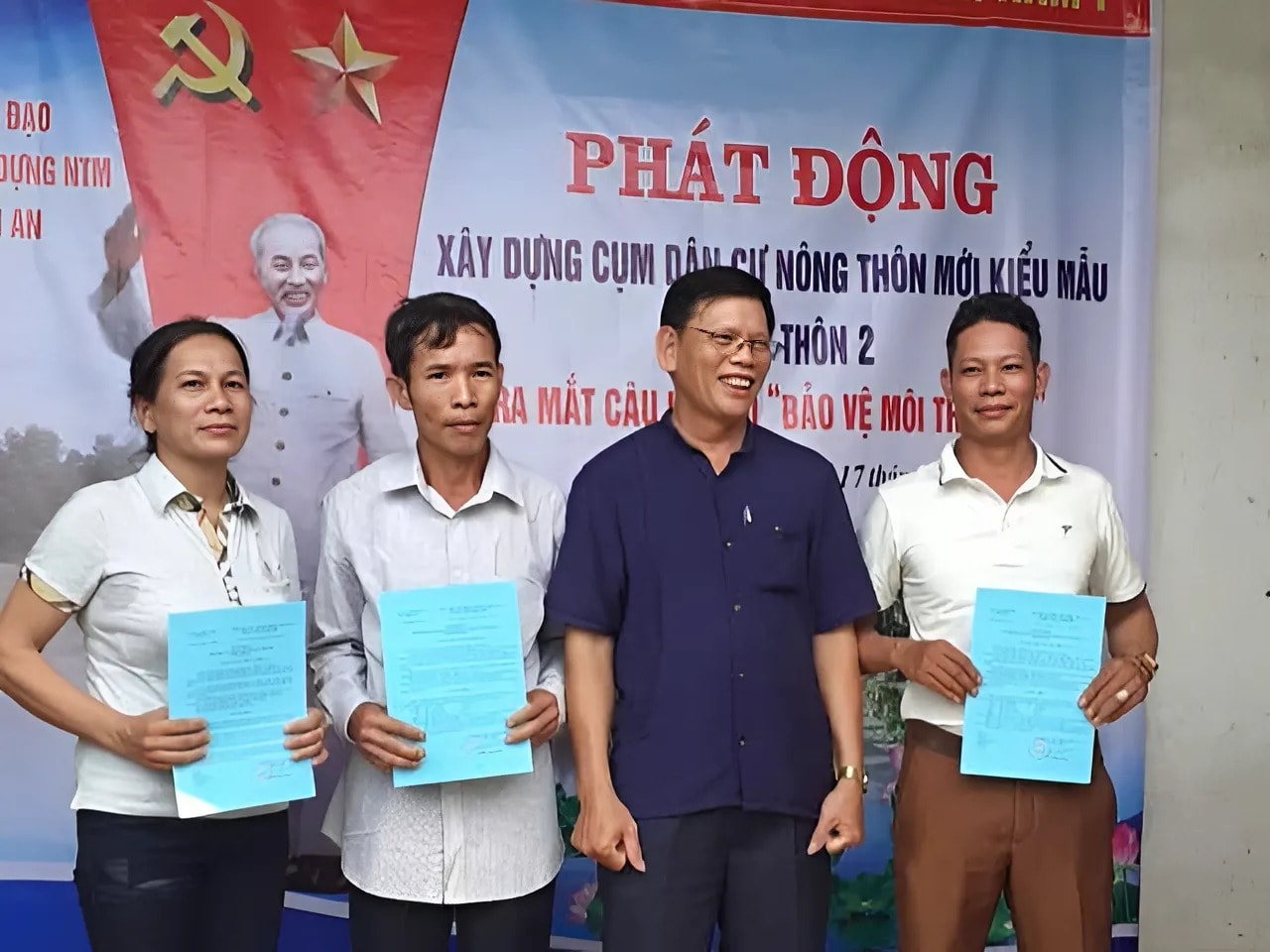 dong_chi_bi_thu_dang_uy_voi_nhan_dan.jpg