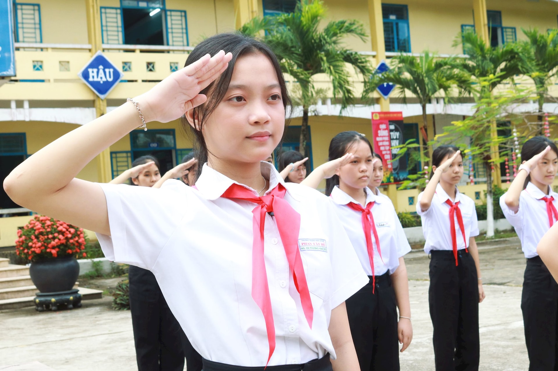 lien_doi_truong_guong_mau_toan_nang
