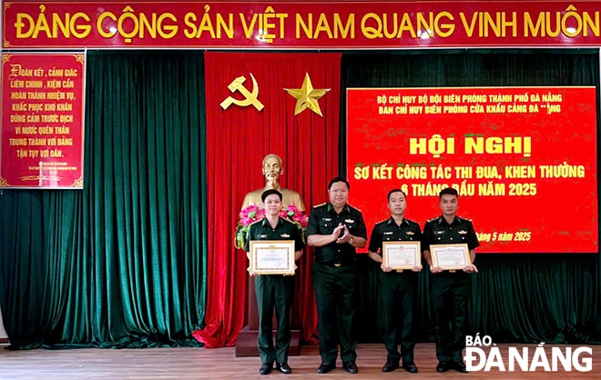 Khen thưởng cho các cá nhân cho thành tích trong các phong trào thi đua.