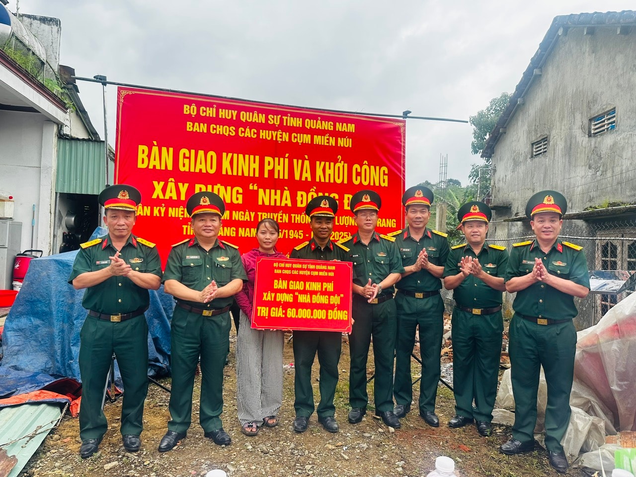 hinh trao nhà