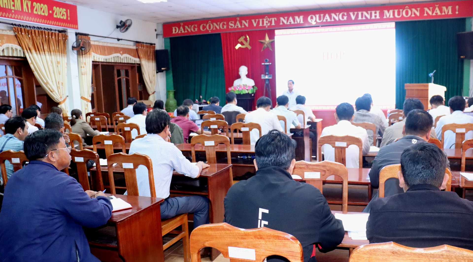 Huyện ủy Tây Giang họp chuyên lãnh, chỉ đạo về giải ngân vốn đầu tư công và các Chương trình mục tiêu quốc gia năm 2025.