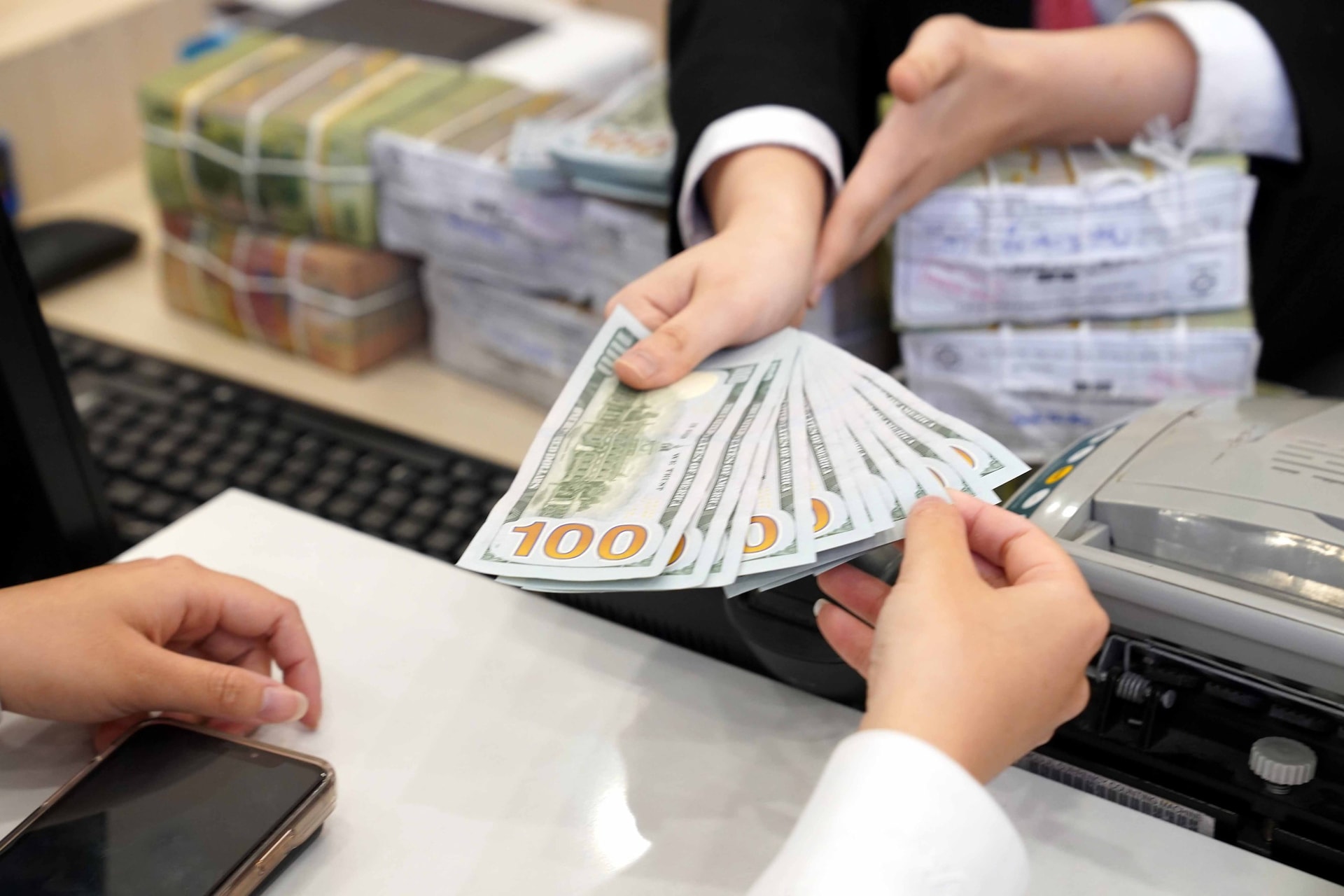 Tỷ giá USD hôm nay 14/5/2025: Đồng USD thế giới lao dốc