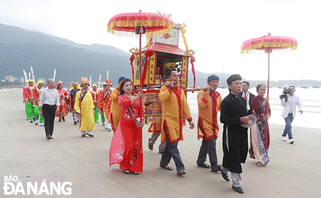 Lễ hội cầu ngư là không gian hội tụ nhiều giá trị văn hóa, nghệ thuật truyền thống đặc sắc, thể hiện tâm linh, tín ngưỡng của cộng đồng ngư dân vùng biển. Ảnh: ĐẮC MẠNH