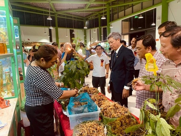 Lãnh đạo UBND tỉnh Quảng Nam tham dự lễ hội Sâm Ngọc Linh ở huyện Nam Trà My.