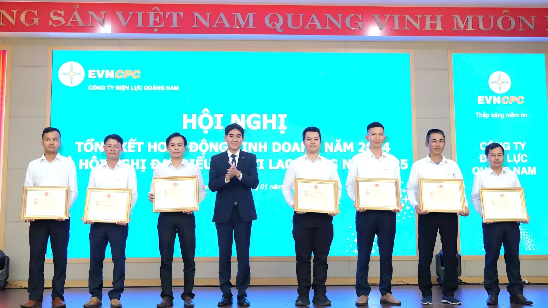 anh_chien_nhan_thuong