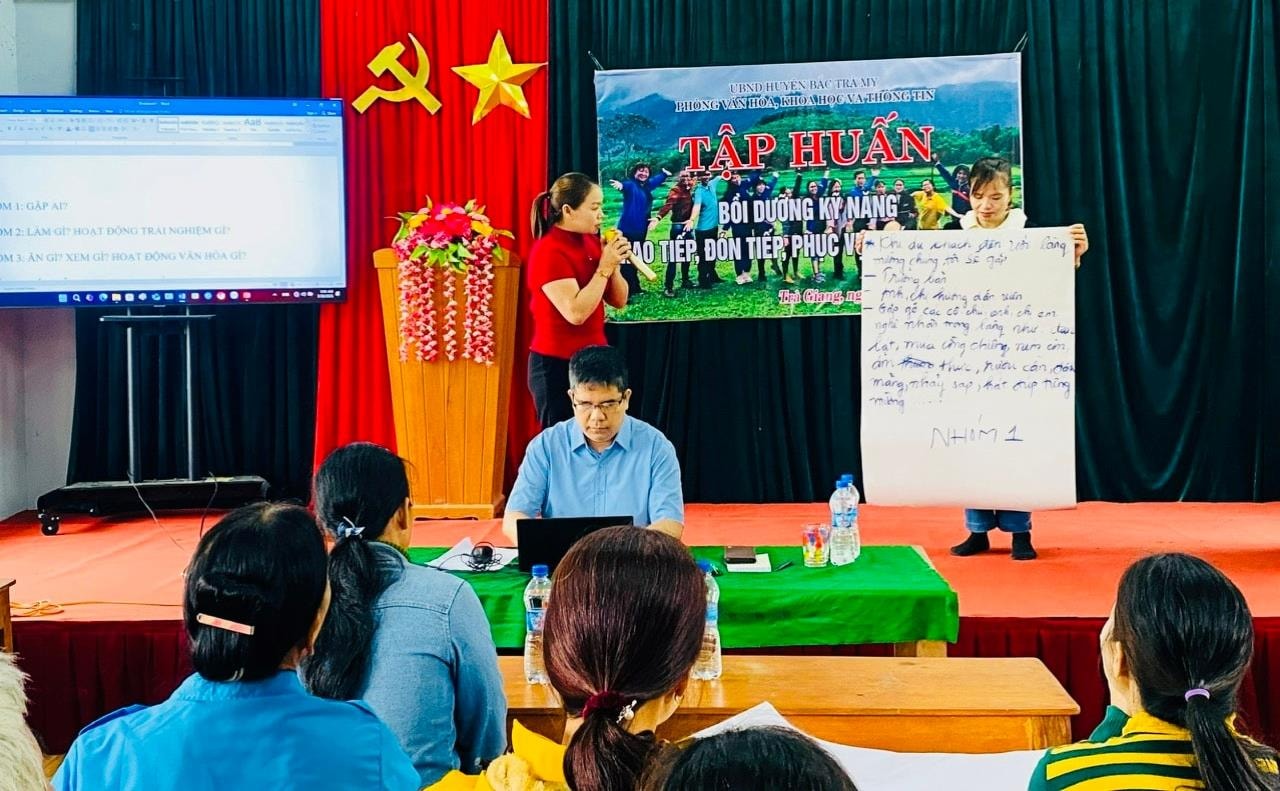 Người dân Bắc Trà My được tập huấn làm du lịch cộng đồng trong thời gian qua. Ảnh: DIỄM LỆ