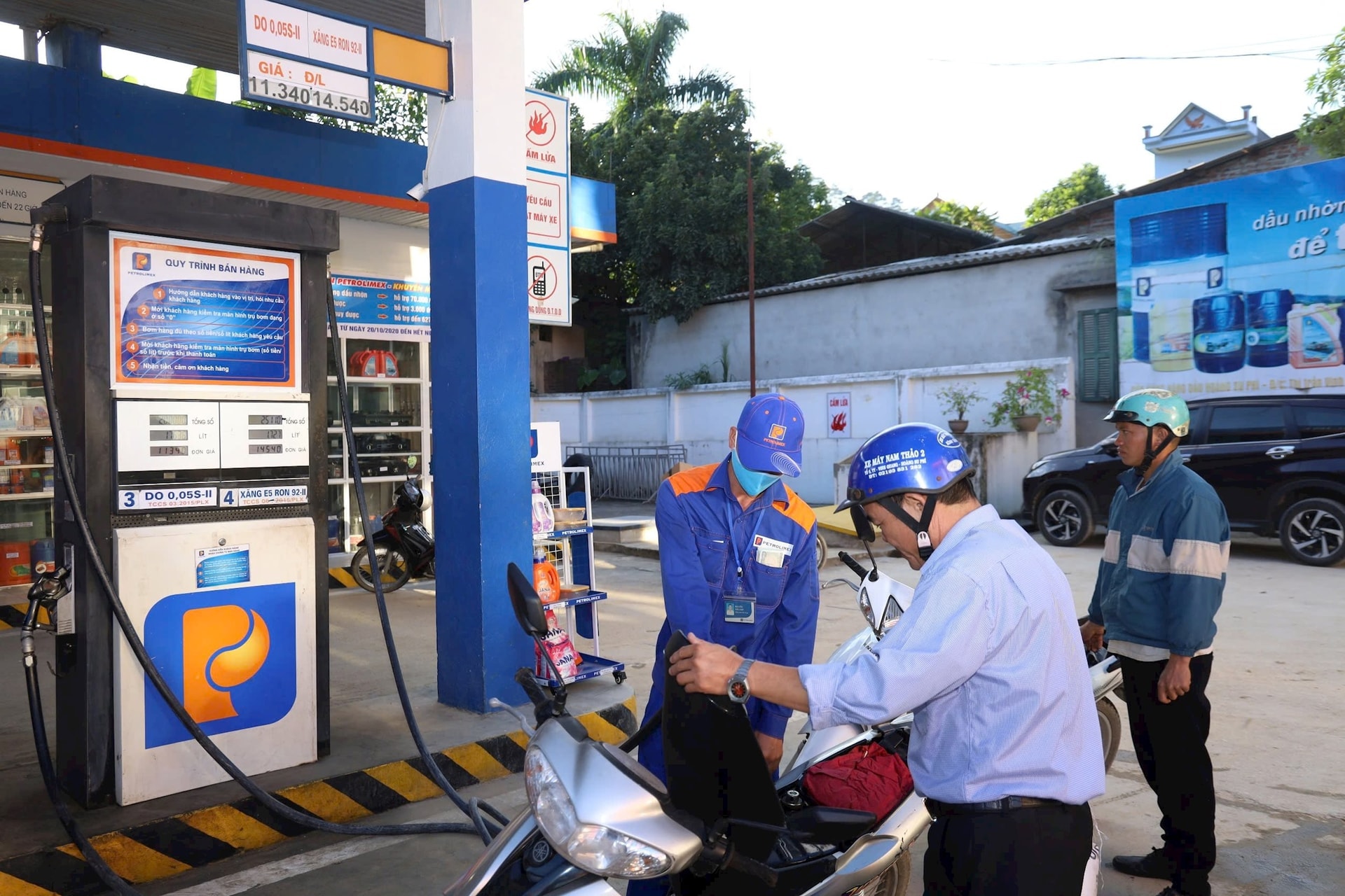 Giá xăng dầu hôm nay 19/5: Dầu WTI và Brent giảm nhẹ, dầu từ Iran có thể quay trở lại thị trường toàn cầu