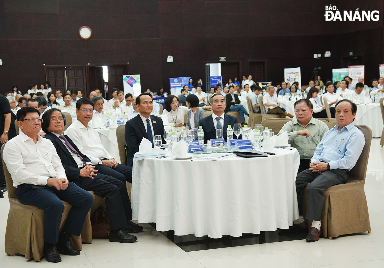 Các đại biểu tham dự tọa đàm. Ảnh: T.P