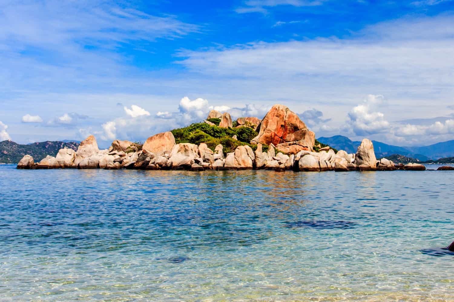 Khanh Hoa បញ្ឈប់សកម្មភាពទេសចរណ៍នៅកោះ Binh Ba និង Binh Hung