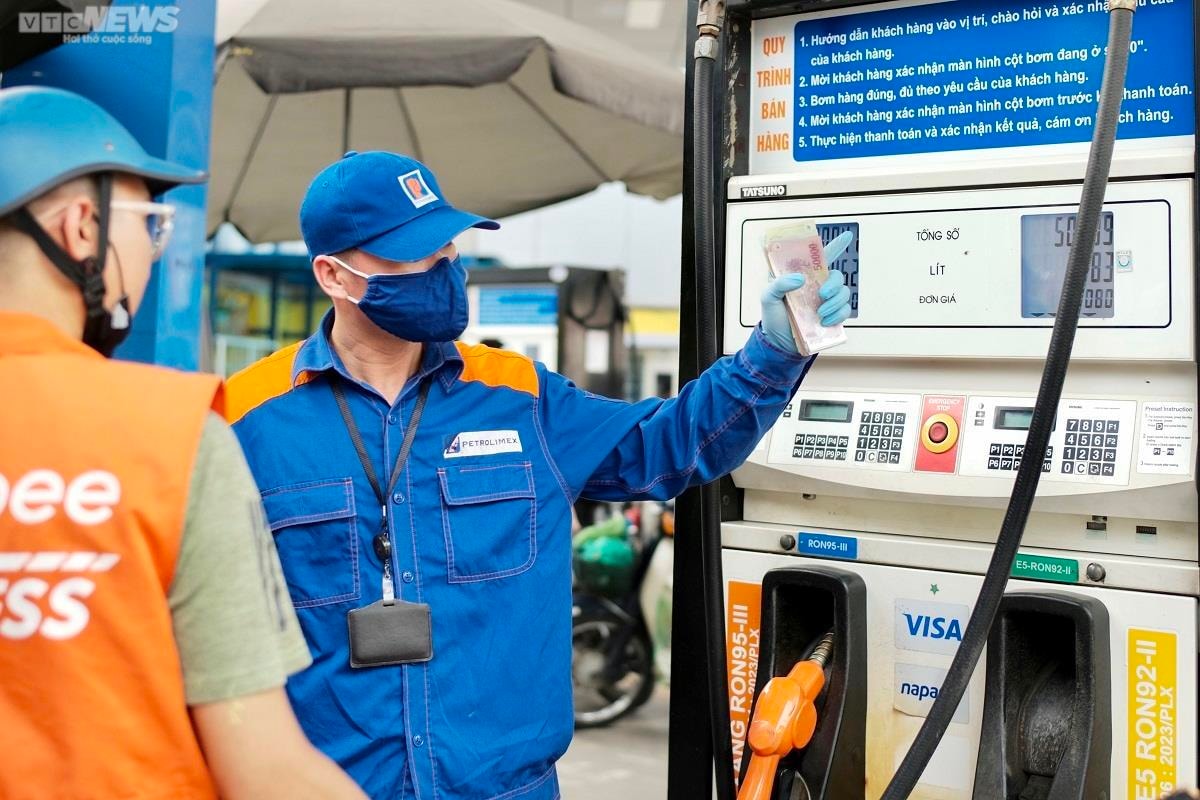 Giá xăng dầu hôm nay 21/5/2025: Dầu thô tăng sốc kéo giá bán lẻ tiếp tục đi lên