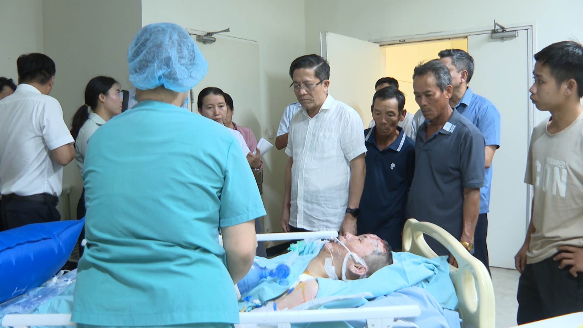 thăm hỏi bệnh nhân
