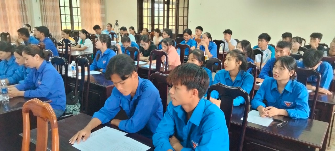 យុវជនស្តាប់ការណែនាំអំពីអាជីព