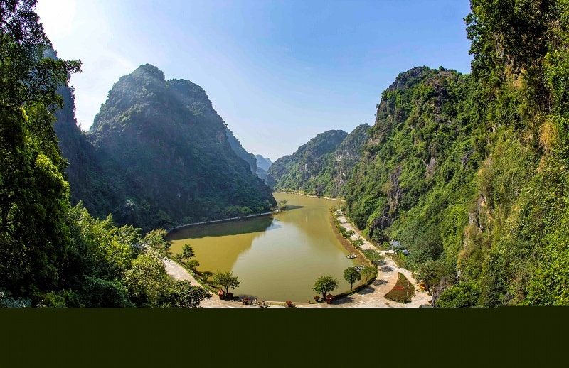 វត្ត Am Tien និងល្អាង - ឃុំ Truong Yen ស្រុក Hoa Lu