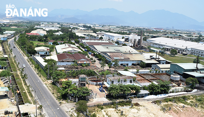 Một góc Khu công nghiệp Hòa Khánh. Ảnh: HOÀNG HIỆP