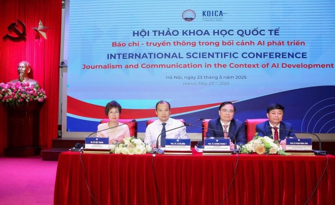 Các đại biểu chủ trì phần tọa đàm tại hội thảo. (Ảnh: Sơn Hải)