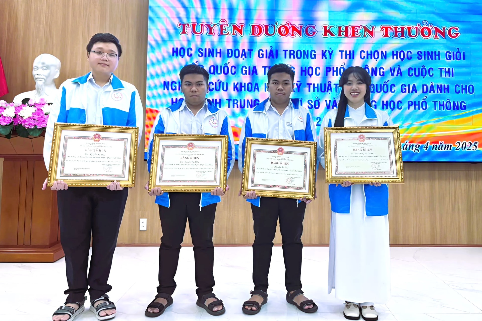 4_hoc_sinh_tinh_quang_nam_gop_mat_trong_ky_thi_chon_doi_tuyen_tham_gia_thi_olympic_khu_vuc_va_quoc_te.jpg