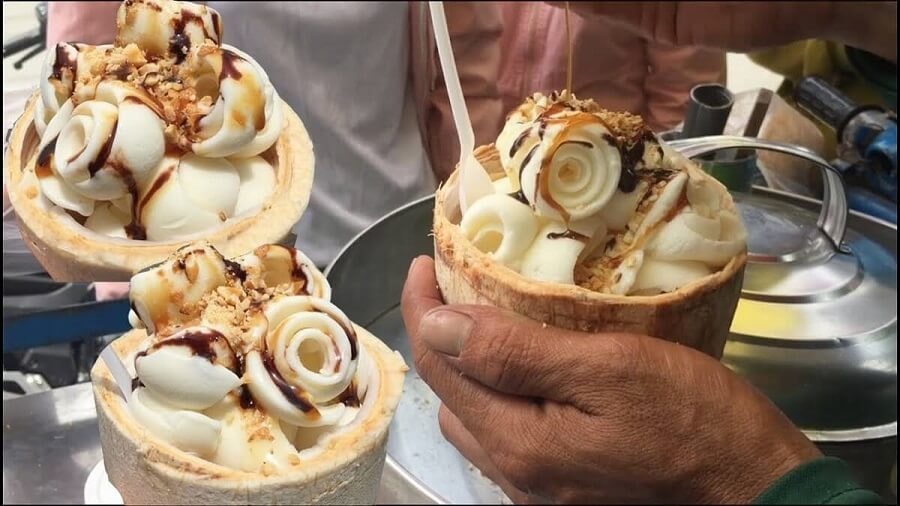 Thailändisches Kokoseis: Köstliches Essen in Thailand, warum nicht mal probieren?