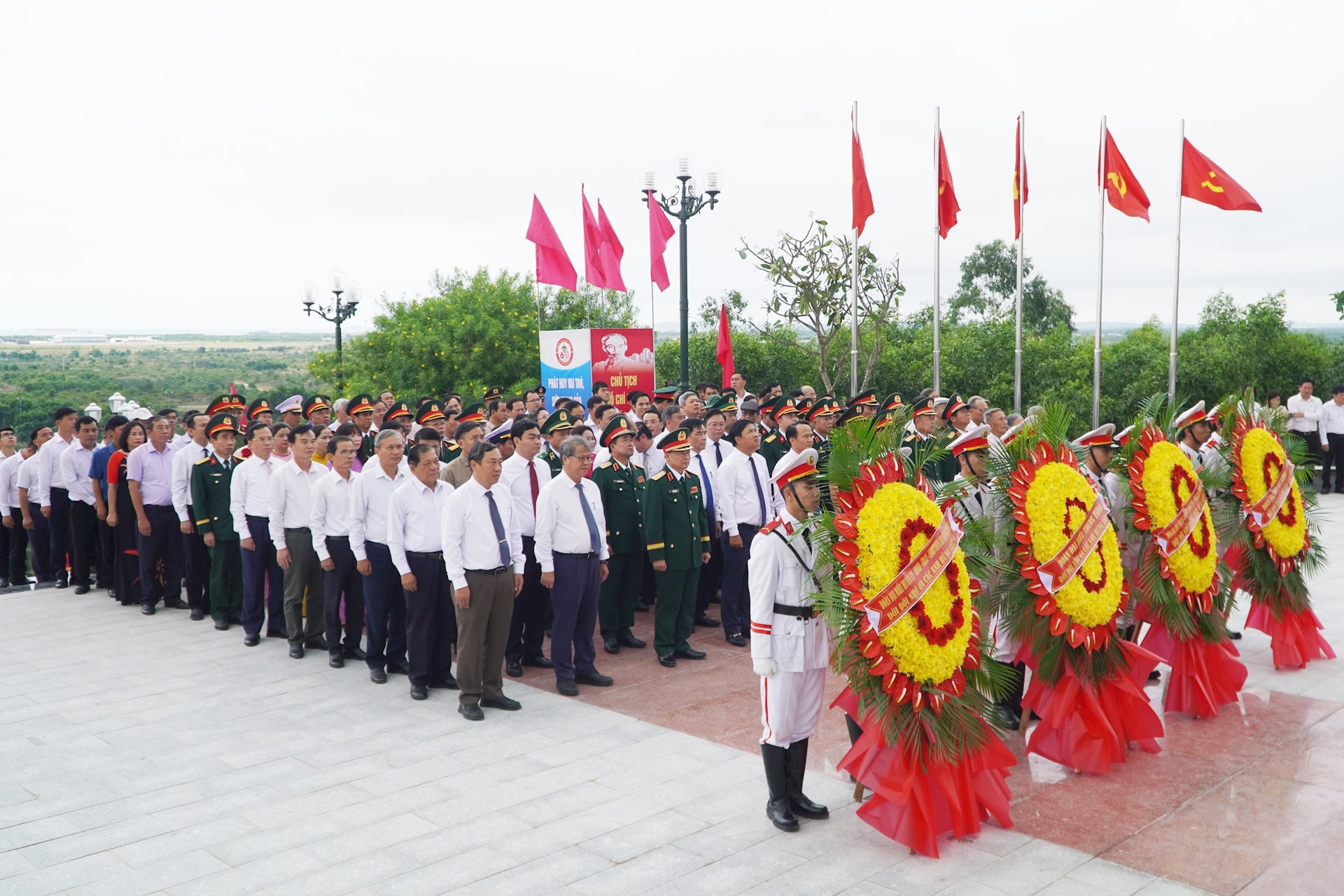 doan-dai-bieu-dang-hoa-.jpg