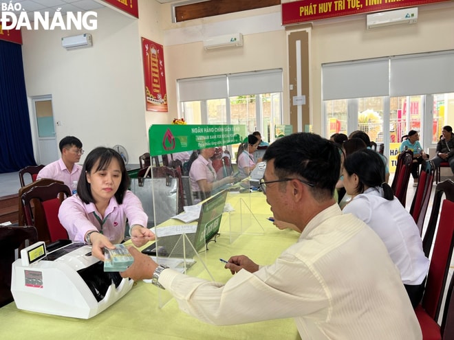 Đoàn viên, người lao động quận Ngũ Hành Sơn được tiếp cận vốn vay nhanh chóng, kịp thời. Ảnh: H.T