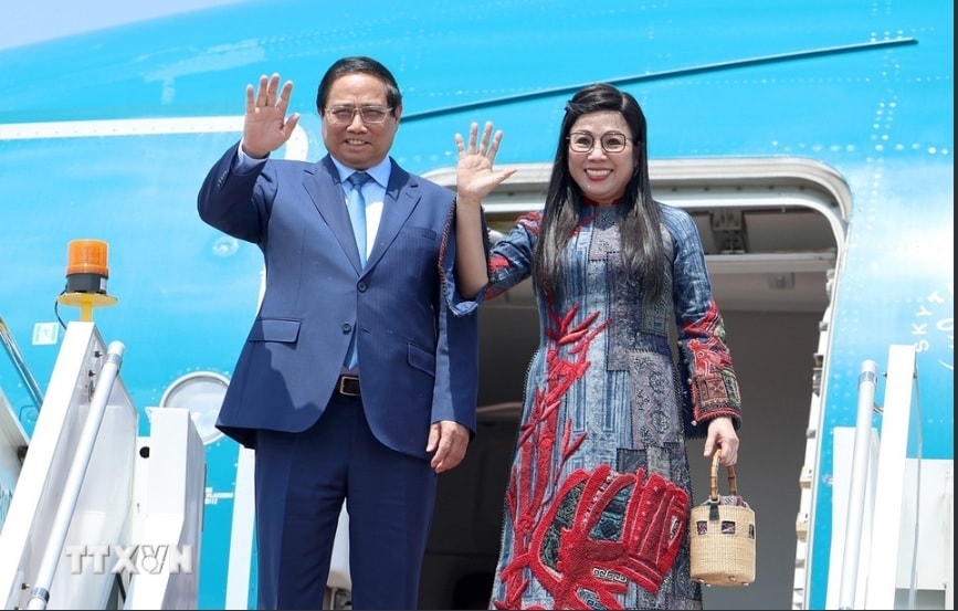 Thủ tướng Phạm Minh Chính và Phu nhân kết thúc chuyến thăm chính thức Malaysia và tham dự Hội nghị cấp cao ASEAN lần thứ 46. (Ảnh: Dương Giang/ TTXVN)