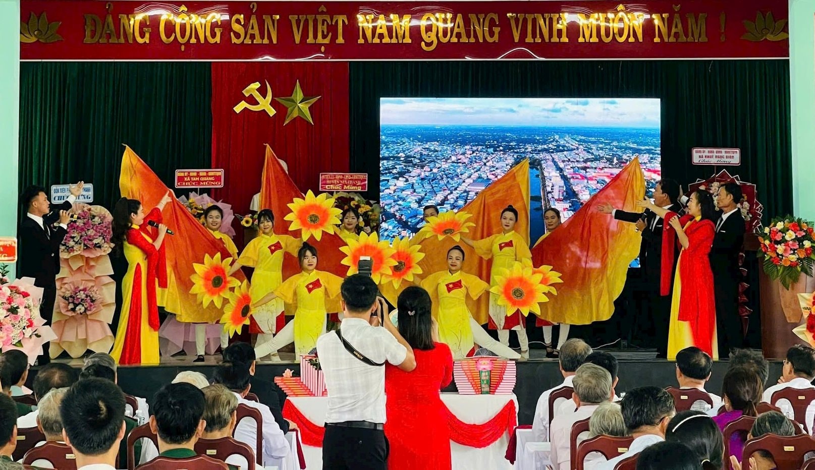 van-nghe-chao-mung-ky-niem-60-thanh-lap-xa-ky-vinh.-anh-van-phin(1).jpg