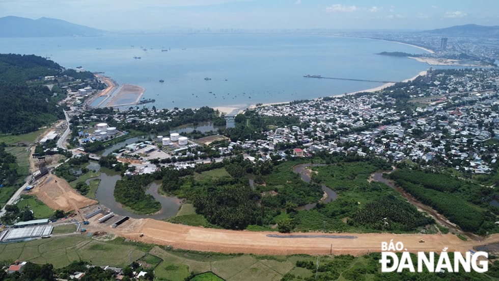 Khu vực đầu tư phát triển Cảng Liên Chiểu. Phần cơ sở hạ tầng dùng chung đang được thi công.