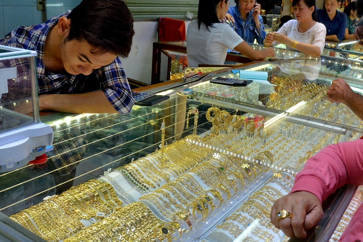 Giá vàng chiều nay 29 5 2025 Giá vàng trong nước và thế giới đánh dấu mức thấp nhất trong tuần
