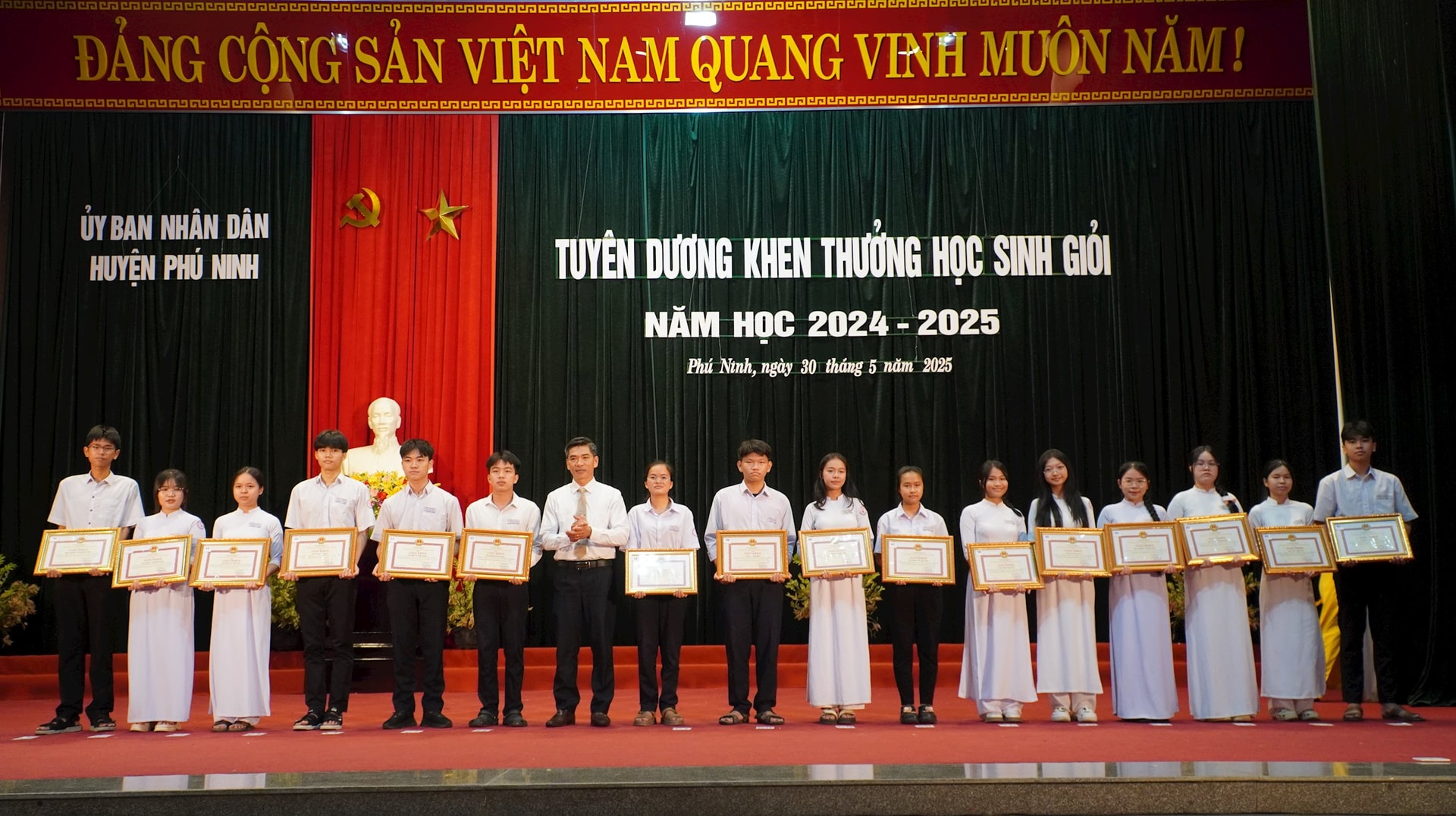 លោក Phu Ninh ១.១