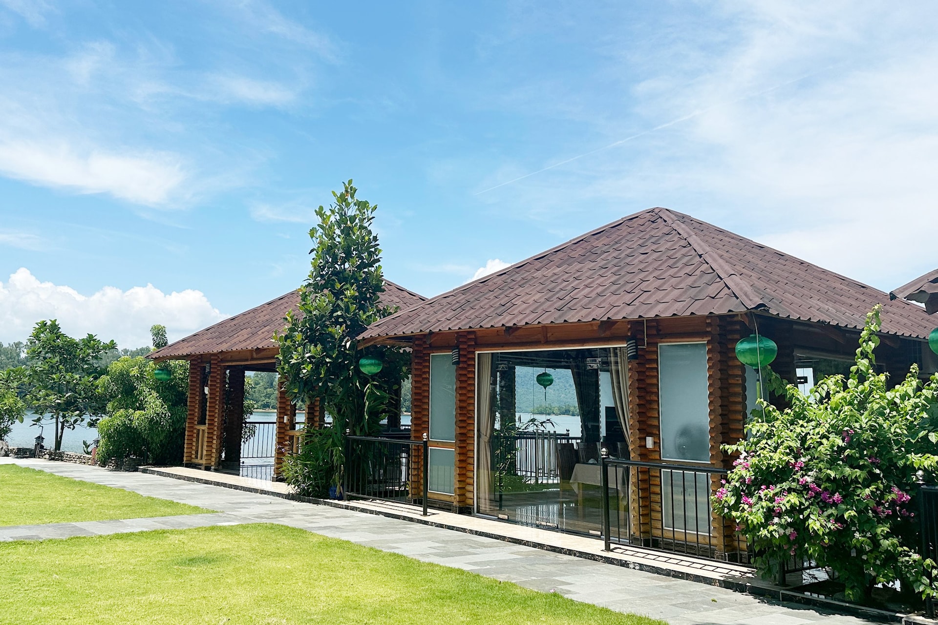 Không gian nhà hàng được đầu tư khá bày bản