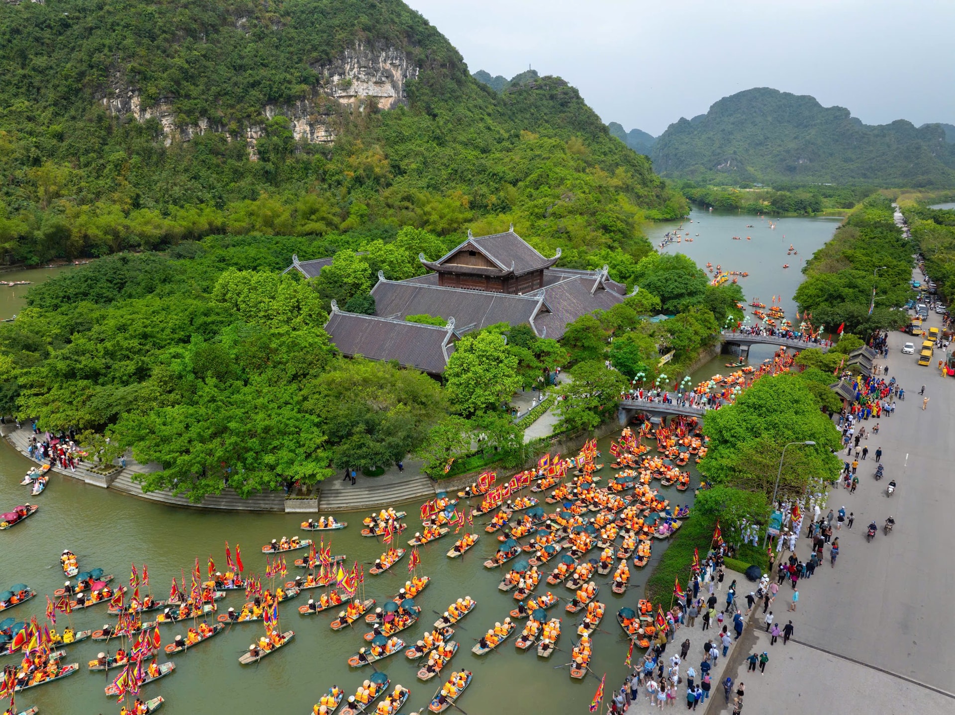 trang-an-mua-le-hoi-anh-mai-thanh-chuong.jpg