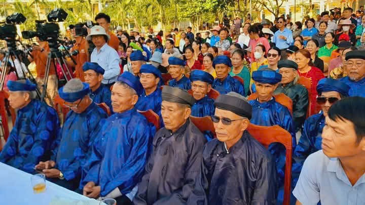 Đông đảo bà con nông dân Phú Thịnh, Phú Ninh dự xem Game show